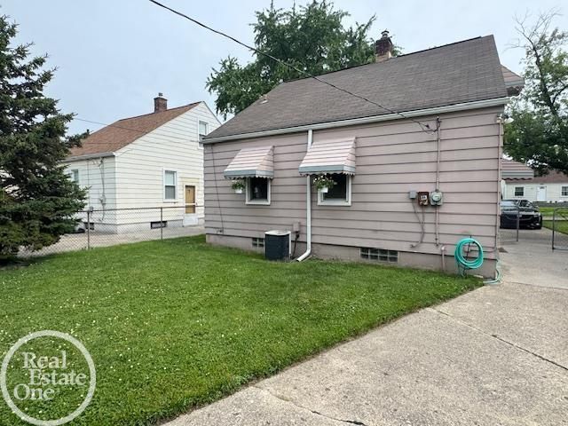 18746 Woodside Street, Harper Woods, MI 48225