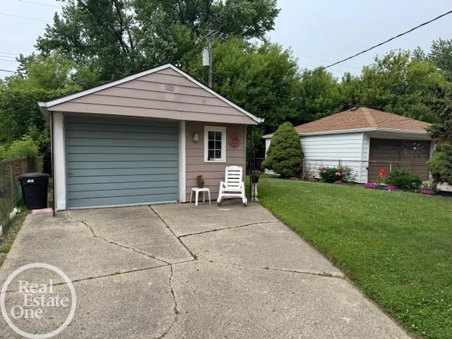 18746 Woodside Street, Harper Woods, MI 48225