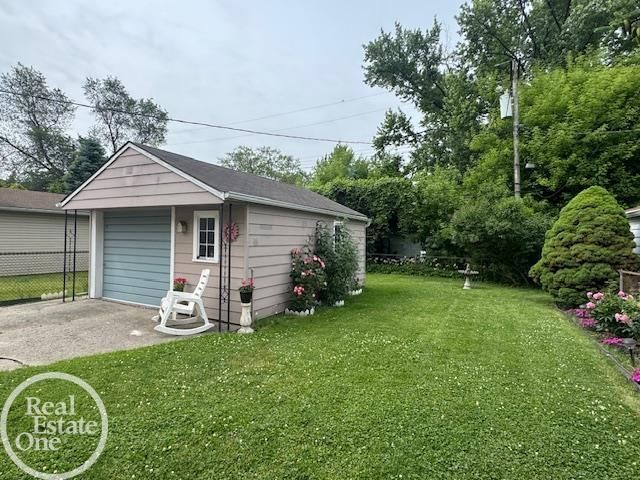 18746 Woodside Street, Harper Woods, MI 48225