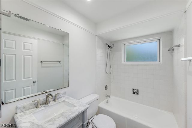 4240 SE 3rd AVE, Cape Coral, FL 33904