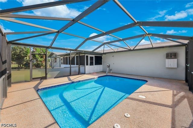 4240 SE 3rd AVE, Cape Coral, FL 33904