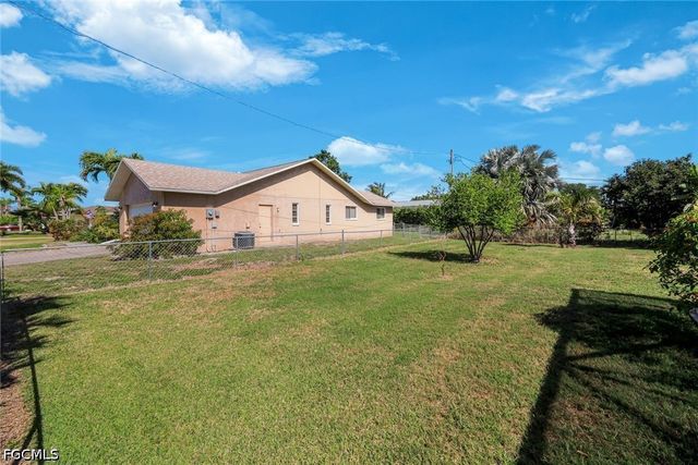 4240 SE 3rd AVE, Cape Coral, FL 33904