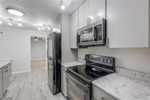 4240 SE 3rd AVE, Cape Coral, FL 33904