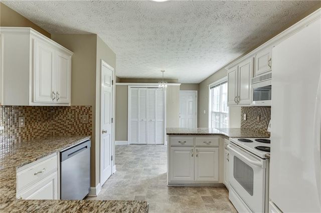 5972 River Oaks Drive, Flowery Branch, GA 30542