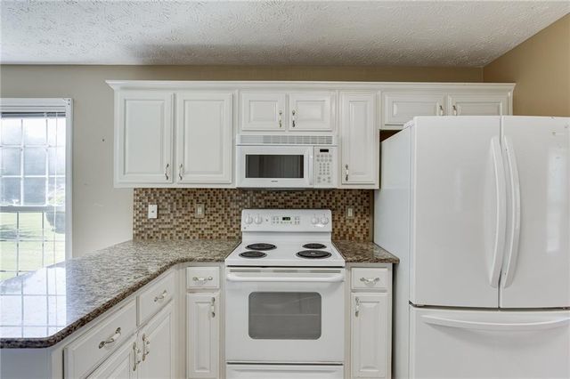 5972 River Oaks Drive, Flowery Branch, GA 30542