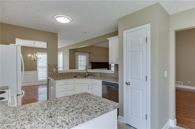 5972 River Oaks Drive, Flowery Branch, GA 30542