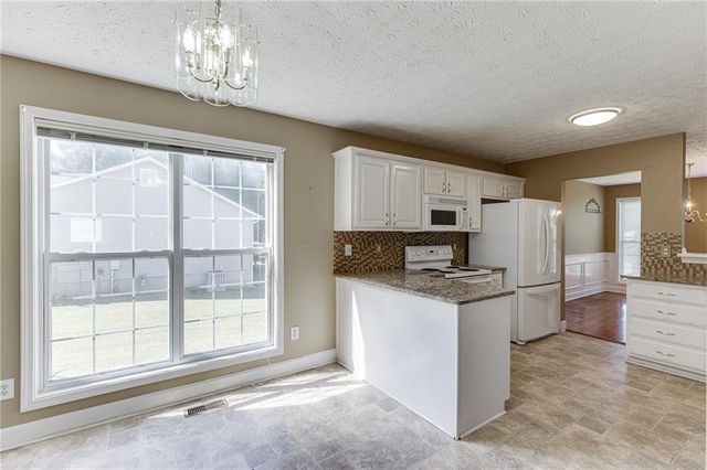 5972 River Oaks Drive, Flowery Branch, GA 30542