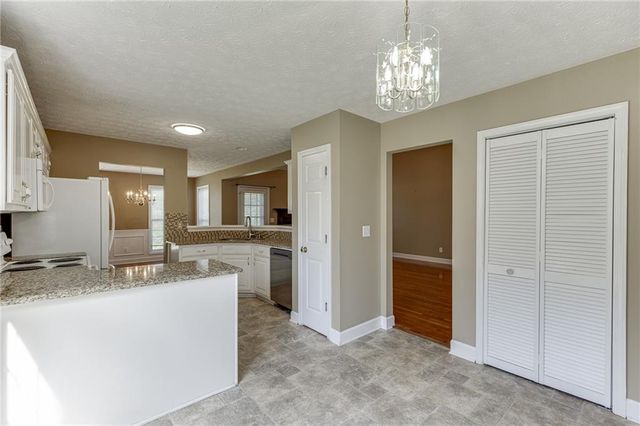 5972 River Oaks Drive, Flowery Branch, GA 30542