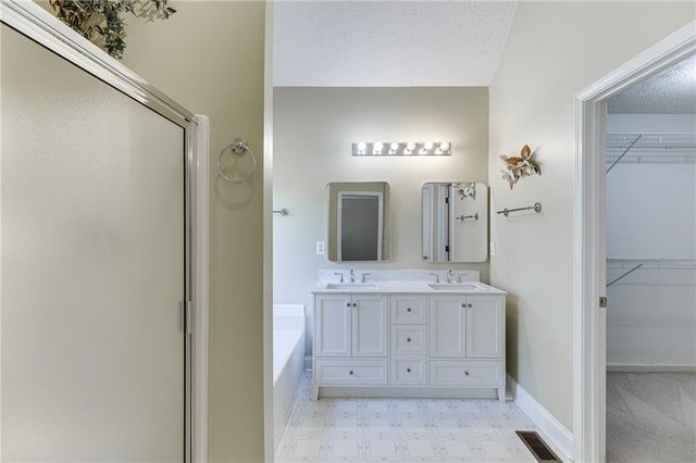 5972 River Oaks Drive, Flowery Branch, GA 30542