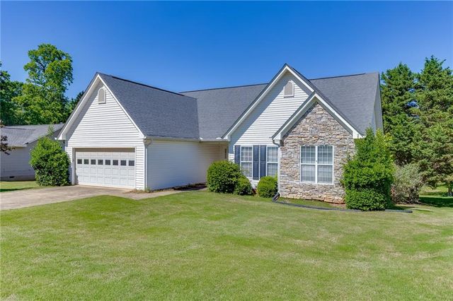 5972 River Oaks Drive, Flowery Branch, GA 30542