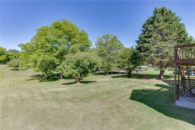 5972 River Oaks Drive, Flowery Branch, GA 30542