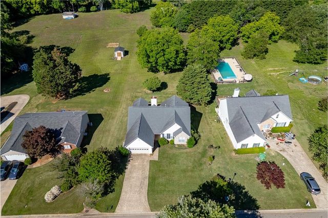 5972 River Oaks Drive, Flowery Branch, GA 30542