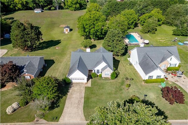 5972 River Oaks Drive, Flowery Branch, GA 30542