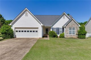5972 River Oaks Drive, Flowery Branch, GA 30542