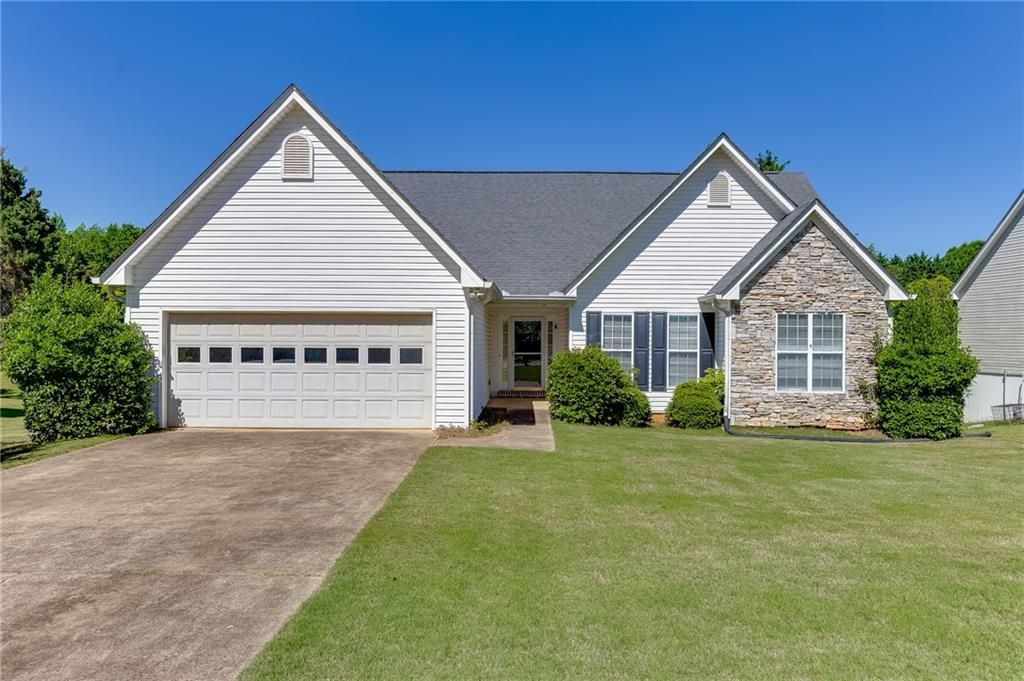 5972 River Oaks Drive, Flowery Branch, GA 30542