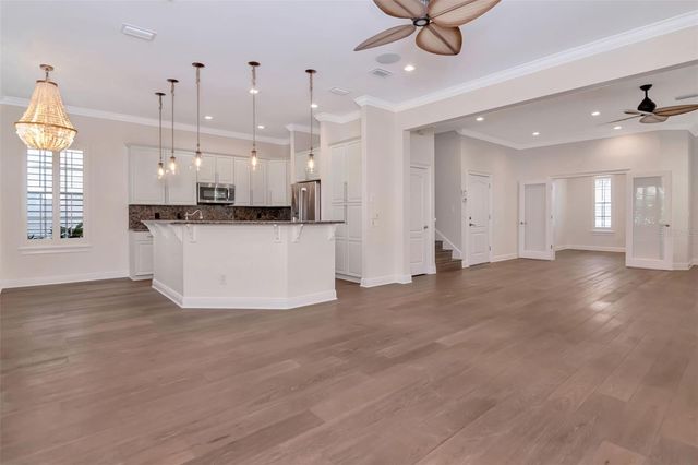 947 HEMINGWAY CIRCLE, Tampa, FL 33602