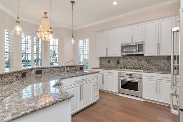 947 HEMINGWAY CIRCLE, Tampa, FL 33602