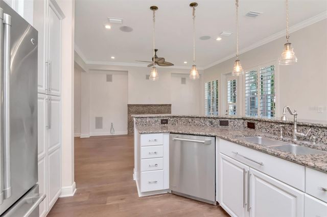 947 HEMINGWAY CIRCLE, Tampa, FL 33602