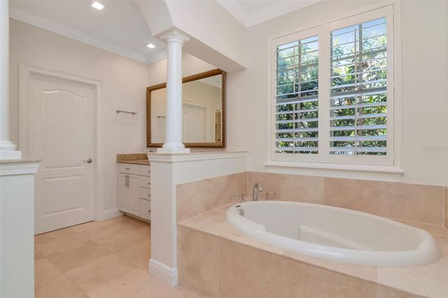 947 HEMINGWAY CIRCLE, Tampa, FL 33602