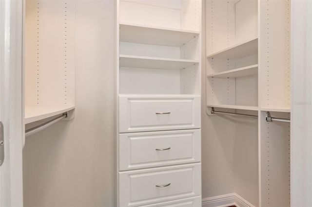 947 HEMINGWAY CIRCLE, Tampa, FL 33602