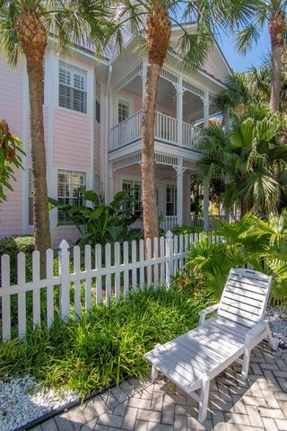 947 HEMINGWAY CIRCLE, Tampa, FL 33602