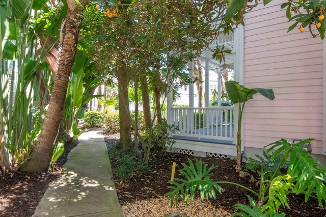 947 HEMINGWAY CIRCLE, Tampa, FL 33602