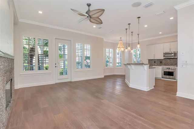 947 HEMINGWAY CIRCLE, Tampa, FL 33602