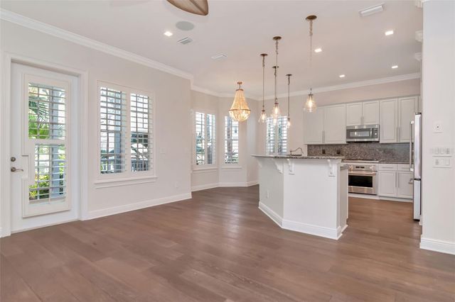 947 HEMINGWAY CIRCLE, Tampa, FL 33602