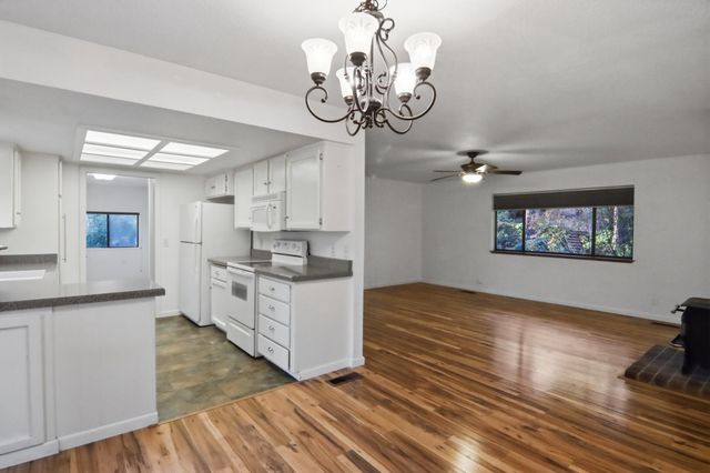 10959 Henson Way, Grass Valley, CA 95949