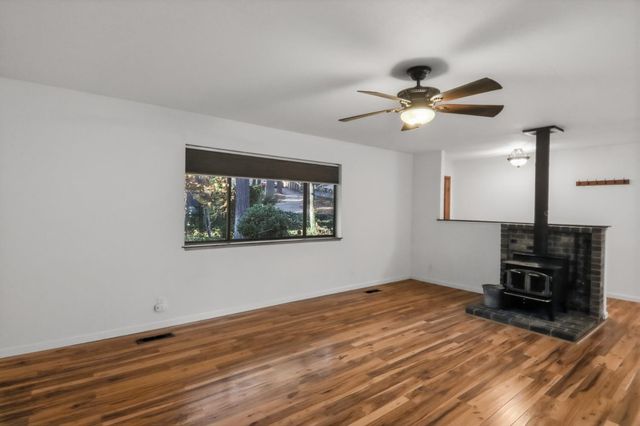 10959 Henson Way, Grass Valley, CA 95949