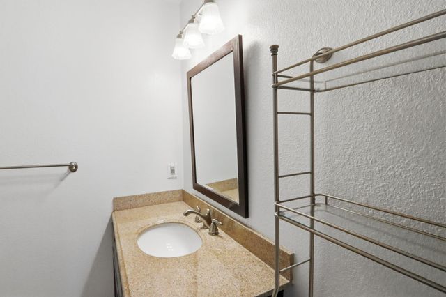 10959 Henson Way, Grass Valley, CA 95949