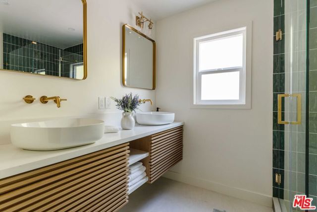 12700 Bonaparte Avenue, Los Angeles, CA 90066