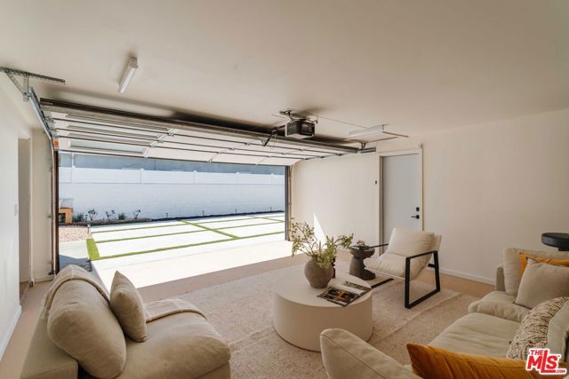 12700 Bonaparte Avenue, Los Angeles, CA 90066