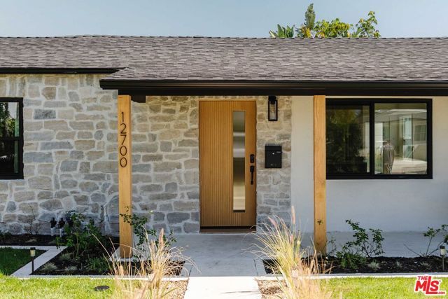 12700 Bonaparte Avenue, Los Angeles, CA 90066