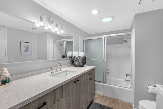 77086 Pauma Valley Way, Palm Desert, CA 92211