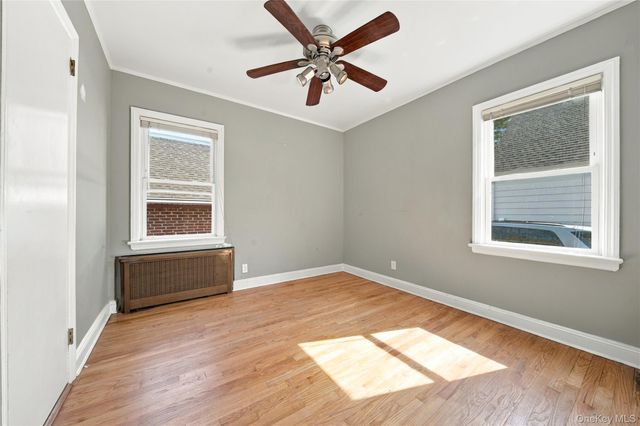 54 Rose Lane, New Hyde Park, NY 11040