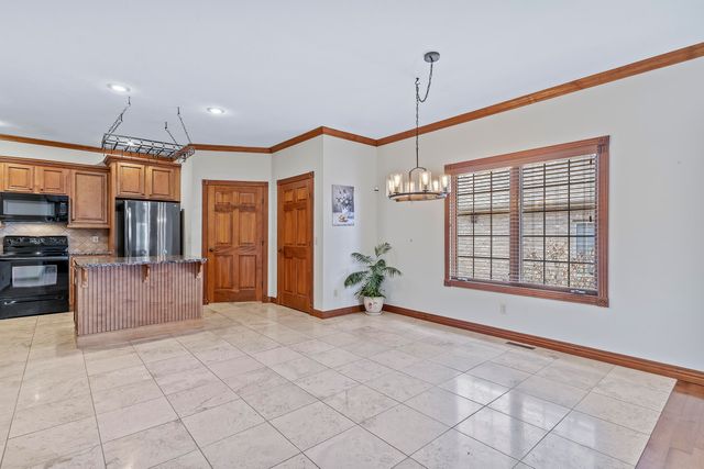 2408 W Deerbrooke Trail, Ozark, MO 65721