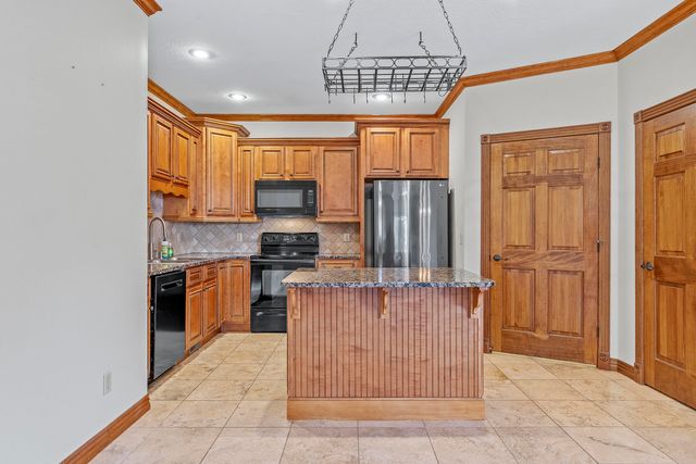 2408 W Deerbrooke Trail, Ozark, MO 65721