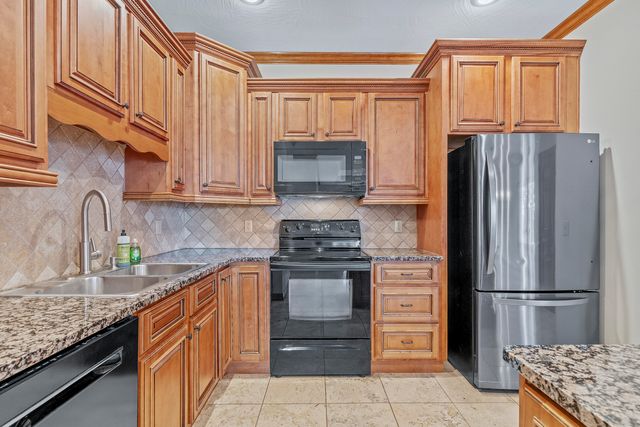 2408 W Deerbrooke Trail, Ozark, MO 65721