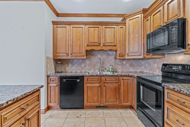 2408 W Deerbrooke Trail, Ozark, MO 65721