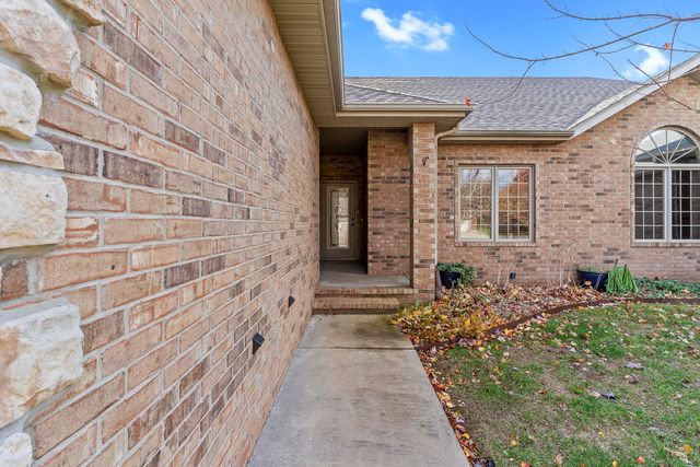 2408 W Deerbrooke Trail, Ozark, MO 65721