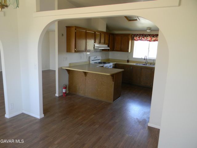 16846 E Avenue T, Llano, CA 93544