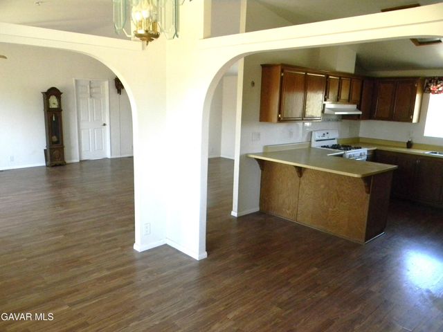 16846 E Avenue T, Llano, CA 93544
