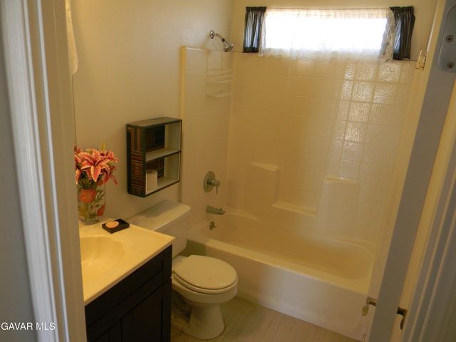 16846 E Avenue T, Llano, CA 93544