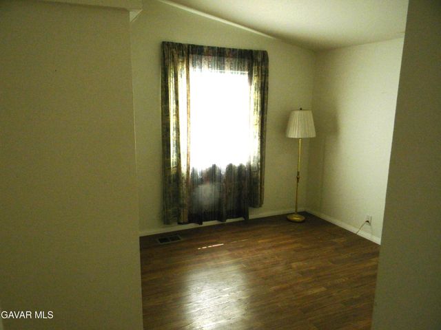 16846 E Avenue T, Llano, CA 93544
