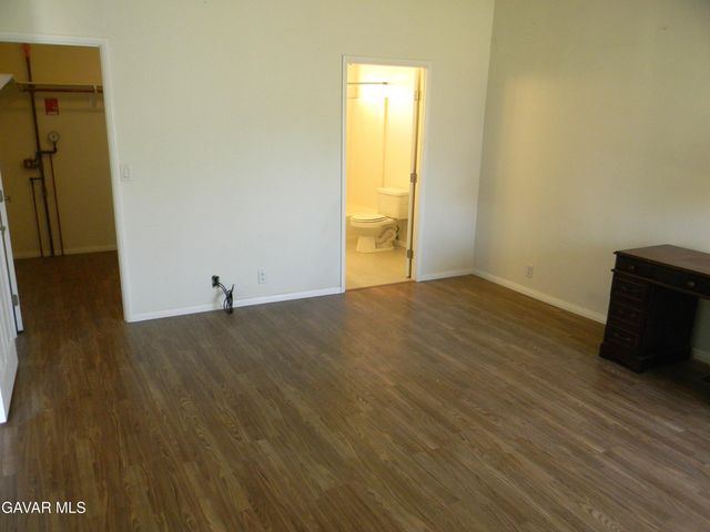 16846 E Avenue T, Llano, CA 93544