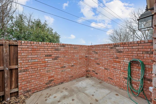 412 Springhill Court, Burleson, TX 76028