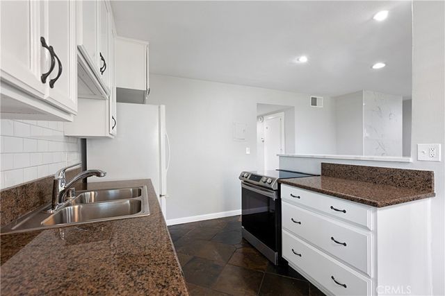 17572 Vandenberg Lane 01, Tustin, CA 92780