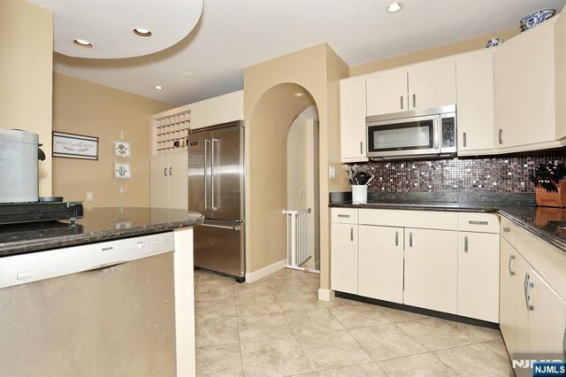 618 Fermery Drive, New Milford, NJ 07646
