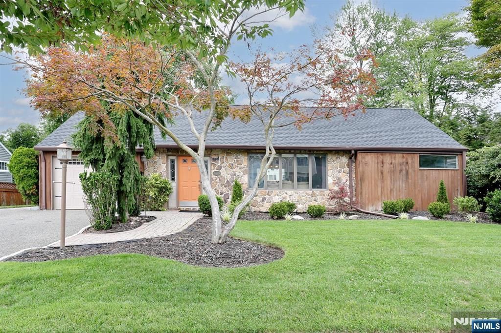 618 Fermery Drive, New Milford, NJ 07646